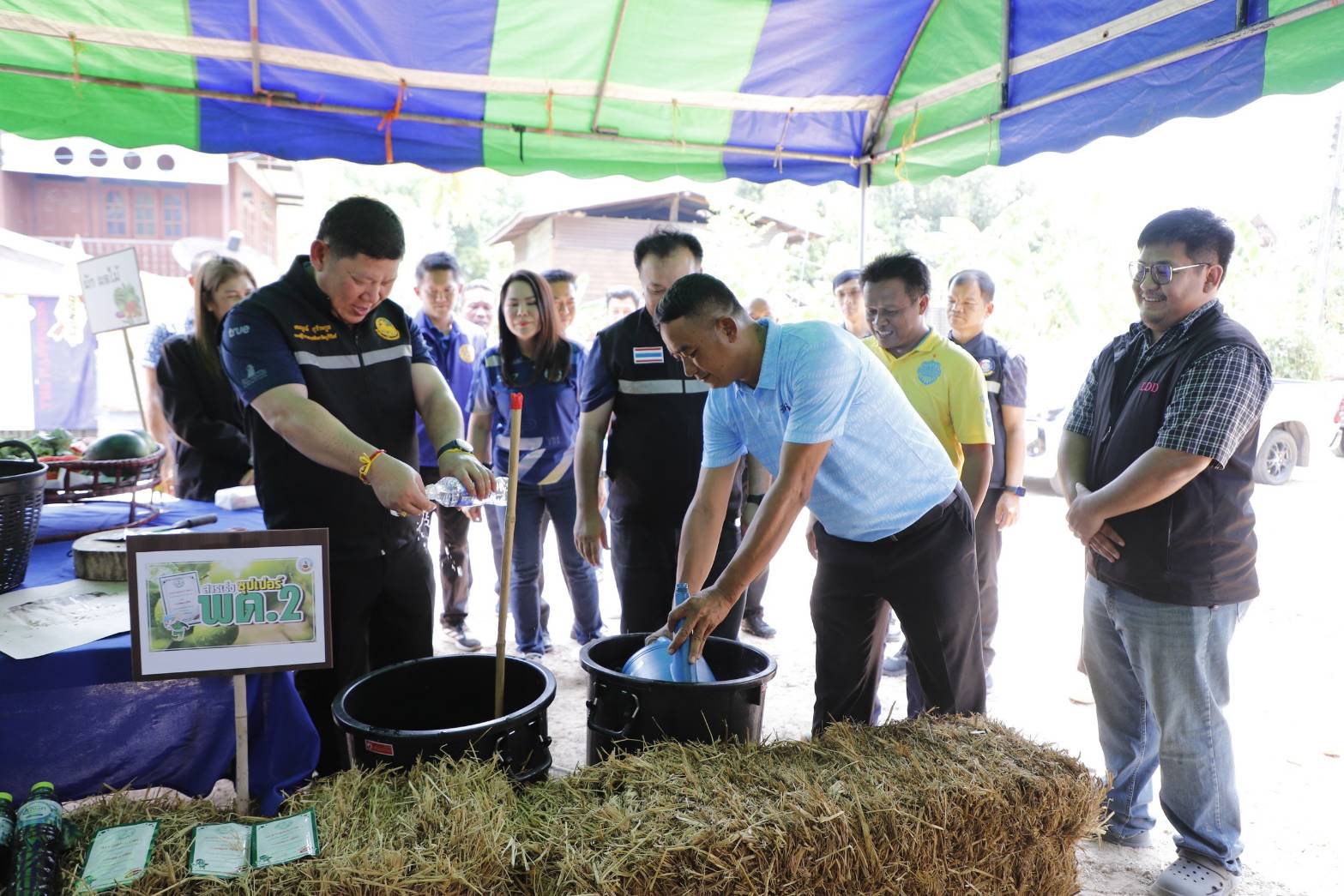 title - วันที่ 17 เมษายน 2569 เวลา 10.00 น. นายประเสริฐ กาญจนเกียรติกุล ปฏิรูปที่ดินจังหวัดบุรีรัมย์ มอบหมายให้ผู้อำนวยการกลุ่มยุทธศาสตร์และการปฏิรูปที่ดินพร้อมด้วยเจ้าหน้าที่ ส.ป.ก.บุรีรัมย์ ร่วมพิธีเปิดการอบรมถ่ายทอดความรู้การผลิตปุ๋ยอินทรีย์เพื่อทดแทนการใช้ปุ๋ยเคมี